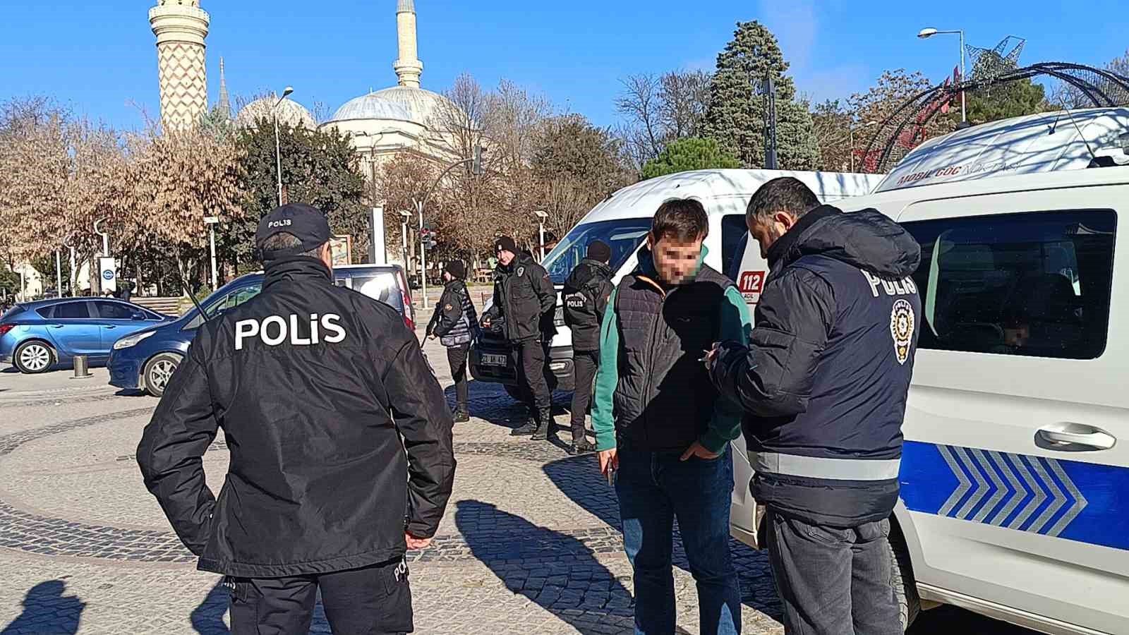 Edirne polisi işlek noktalarda güvenliği arttırdı

