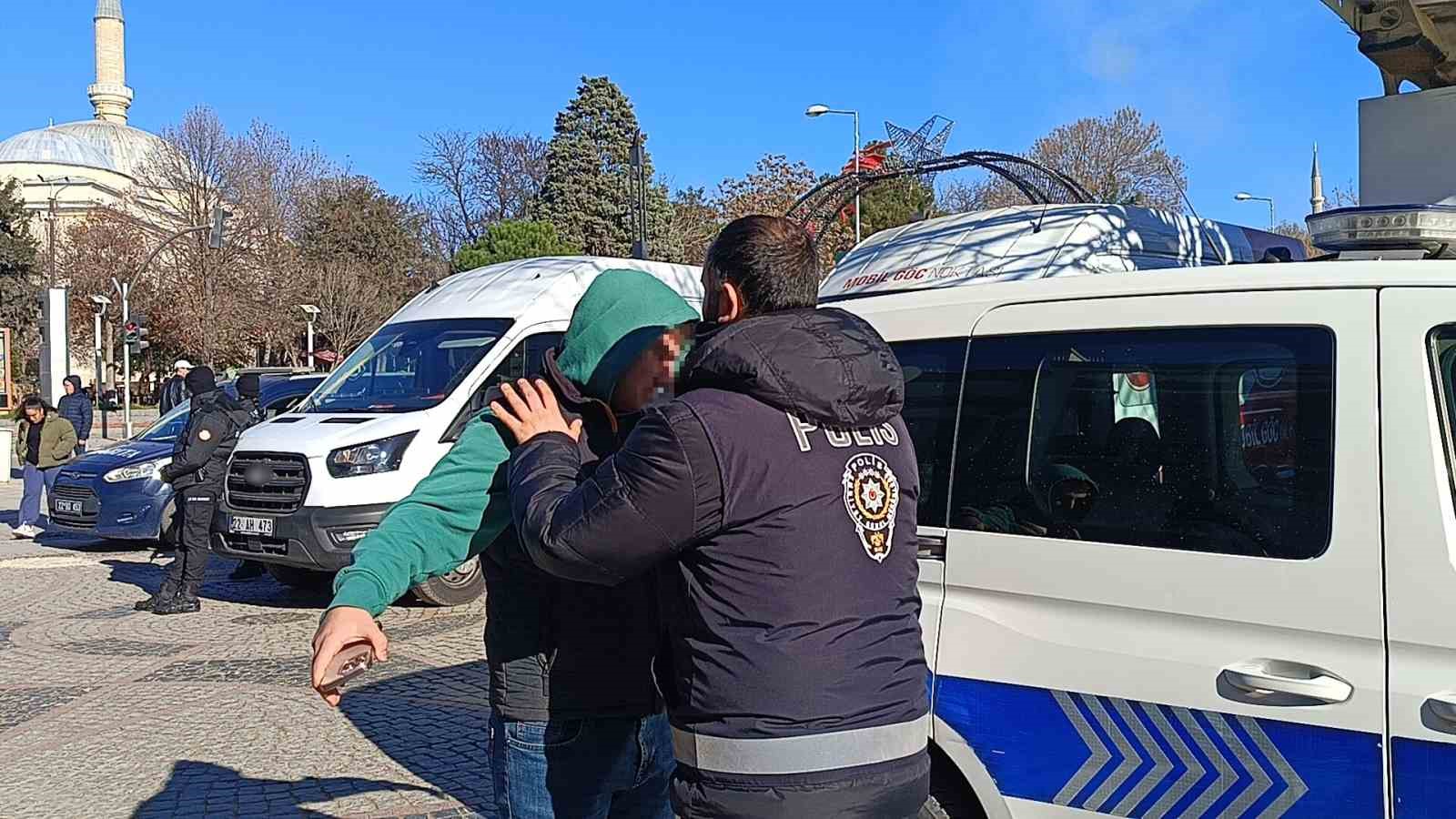 Edirne polisi işlek noktalarda güvenliği arttırdı
