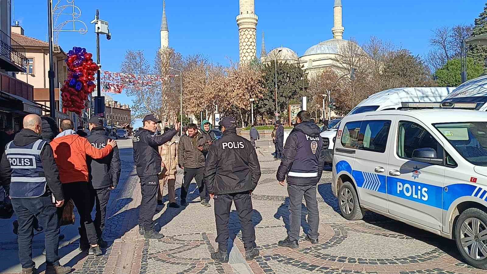 Edirne polisi işlek noktalarda güvenliği arttırdı
