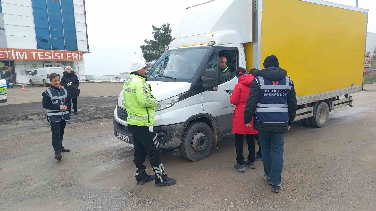 Edirne vergi dairesi ekiplerinden fatura ve irsaliye kontrolü
