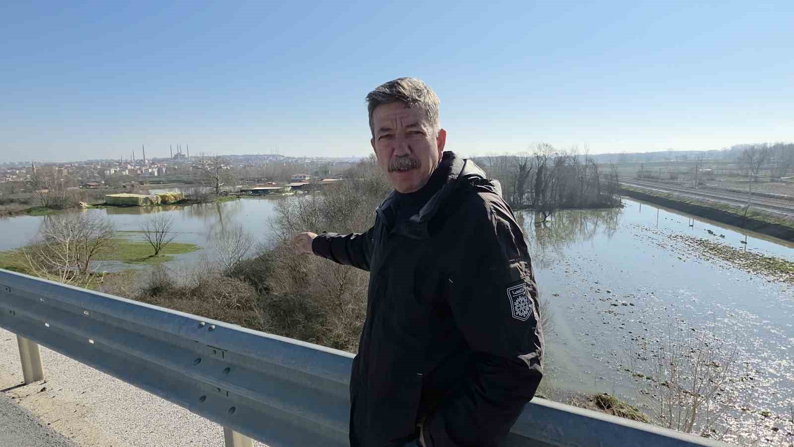 Edirne Yıldırım Mahallesi’nde hayvan çiftlikleri su altında

