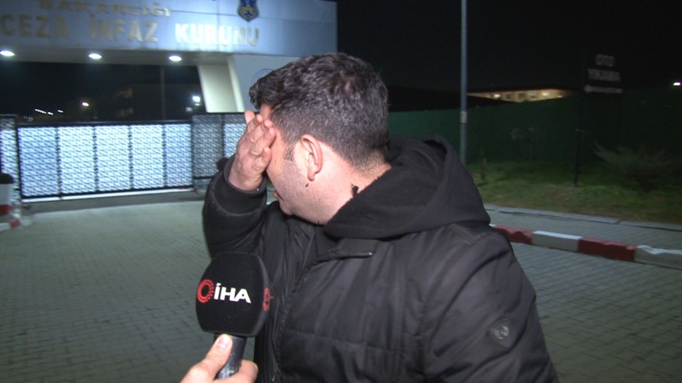 Edirne’de 12 yıl sonra tahliye olan mahkûm mutluluk gözyaşları döktü
