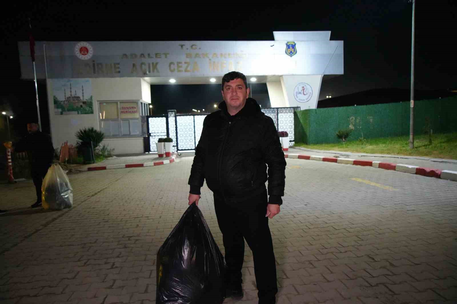 Edirne’de 12 yıl sonra tahliye olan mahkûm mutluluk gözyaşları döktü
