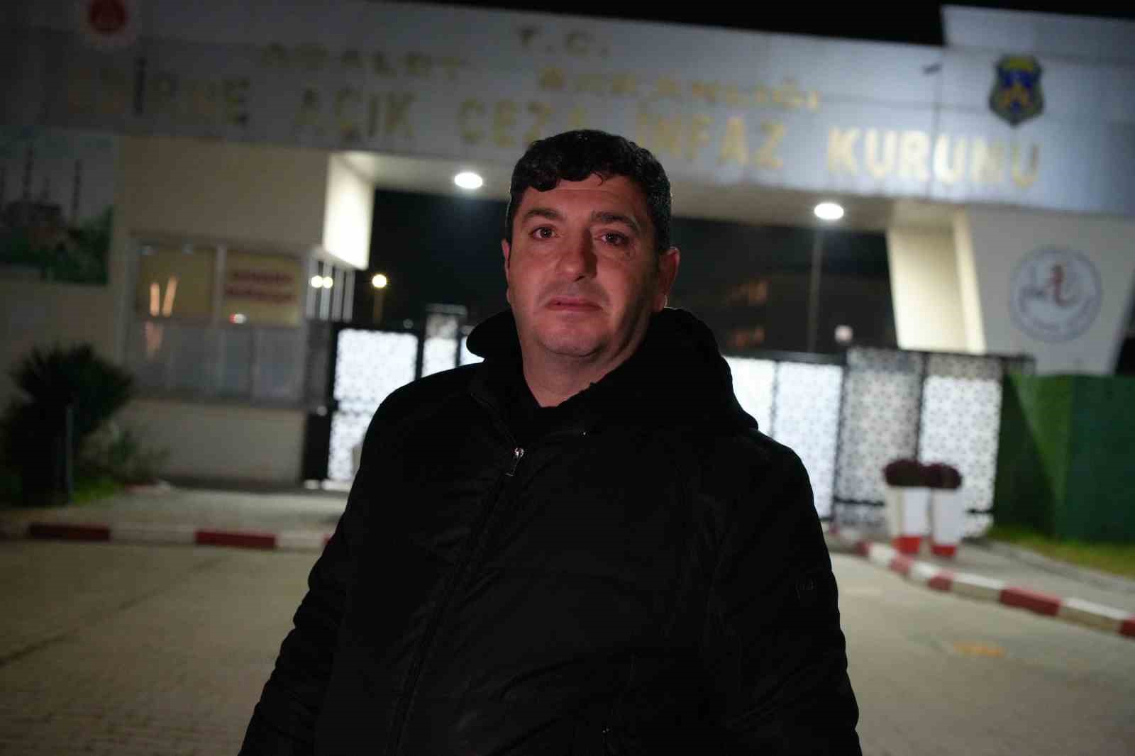 Edirne’de 12 yıl sonra tahliye olan mahkûm mutluluk gözyaşları döktü
