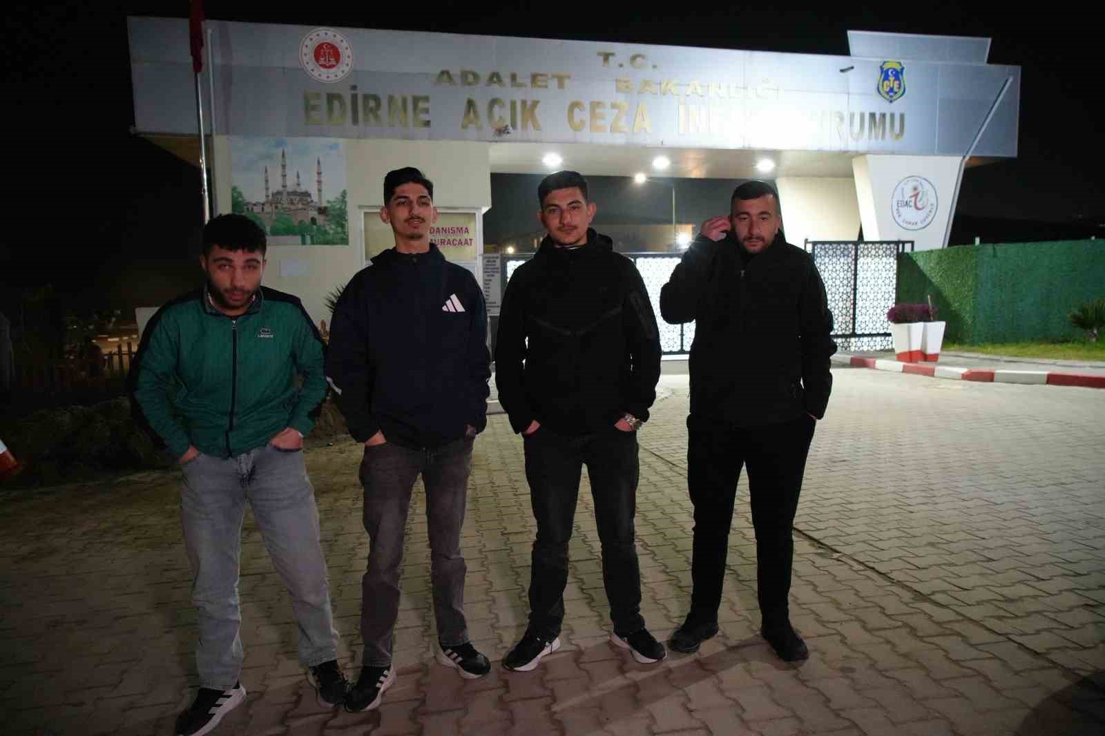 Edirne’de 12 yıl sonra tahliye olan mahkûm mutluluk gözyaşları döktü
