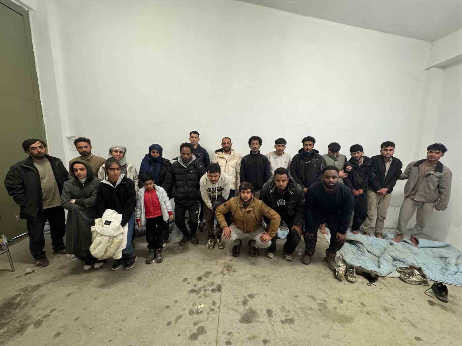 Edirne’de 21 düzensiz göçmen yakalandı
