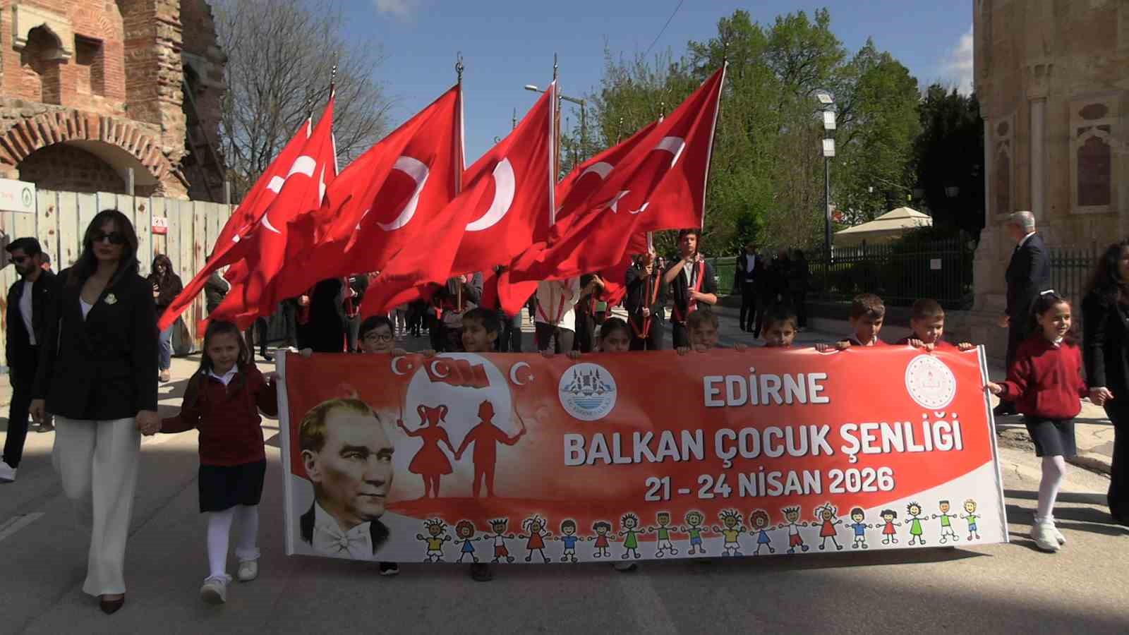 Edirne’de 23 Nisan coşkusu Balkanlardan gelen öğrencilerle birlikte yaşandı
