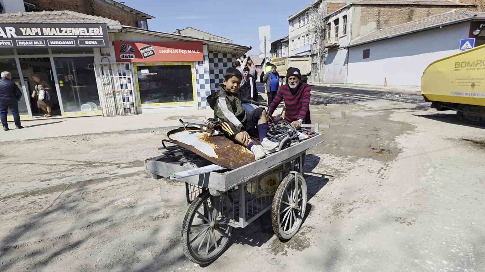 Edirne’de 23 Nisan’da farklı bir gün: Biri eğlendi biri çalıştı
