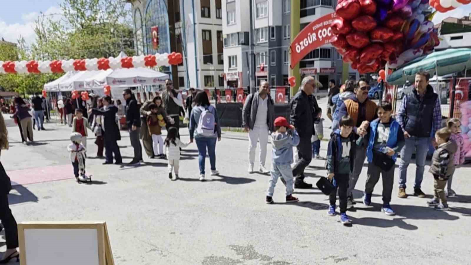 Edirne’de 23 Nisan’da farklı bir gün: Biri eğlendi biri çalıştı
