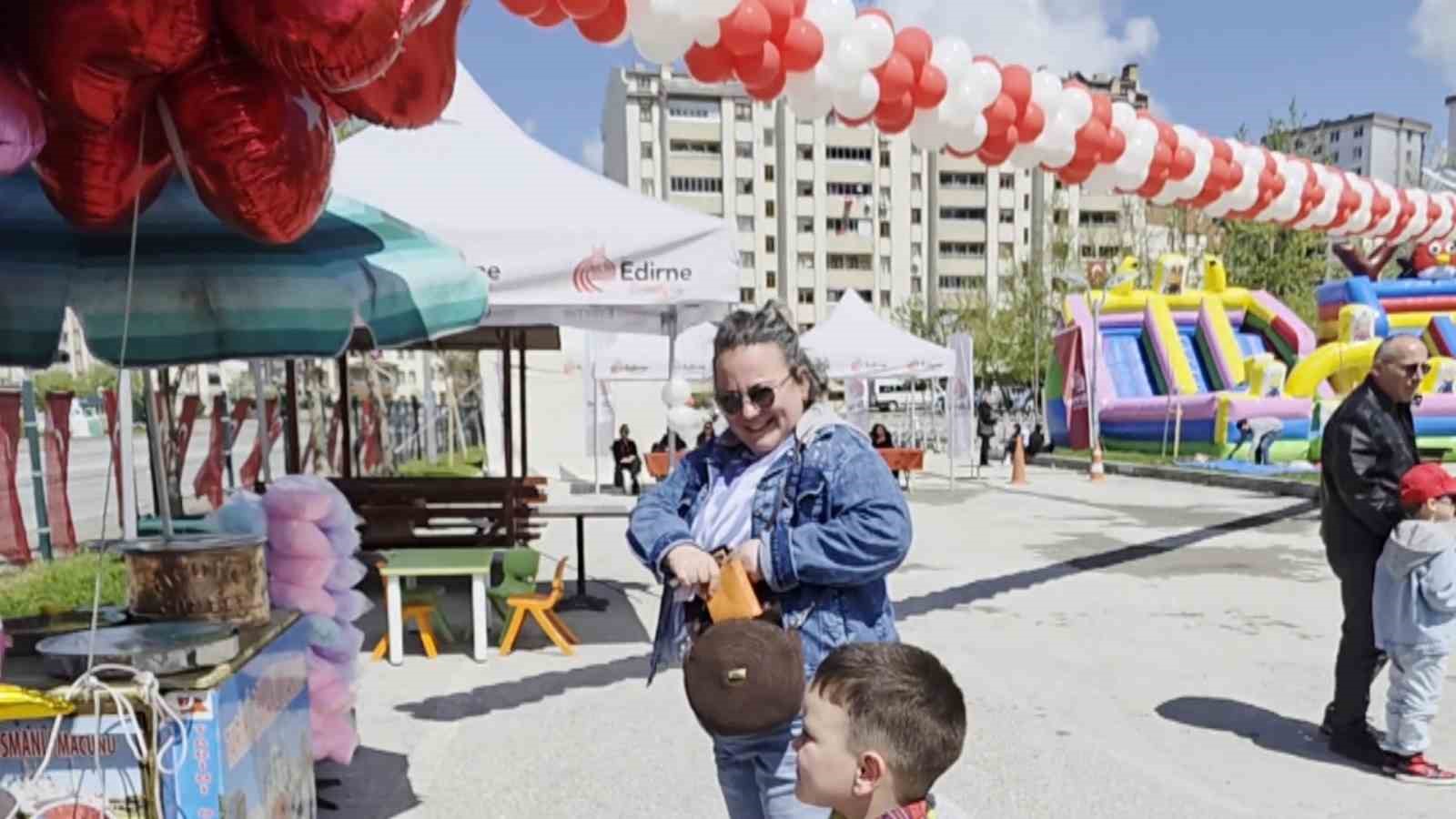 Edirne’de 23 Nisan’da farklı bir gün: Biri eğlendi biri çalıştı
