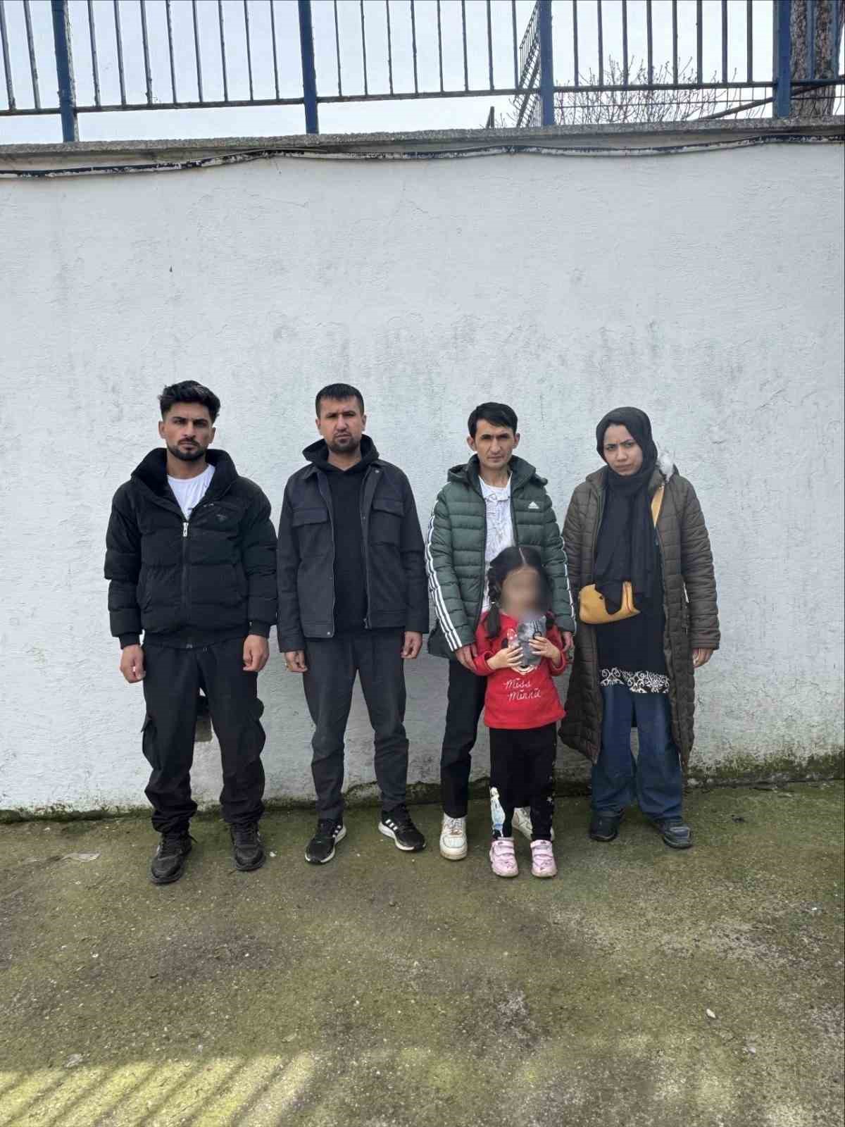 Edirne’de 31 düzensiz göçmen yakalandı, 3 şüpheli gözaltına alındı
