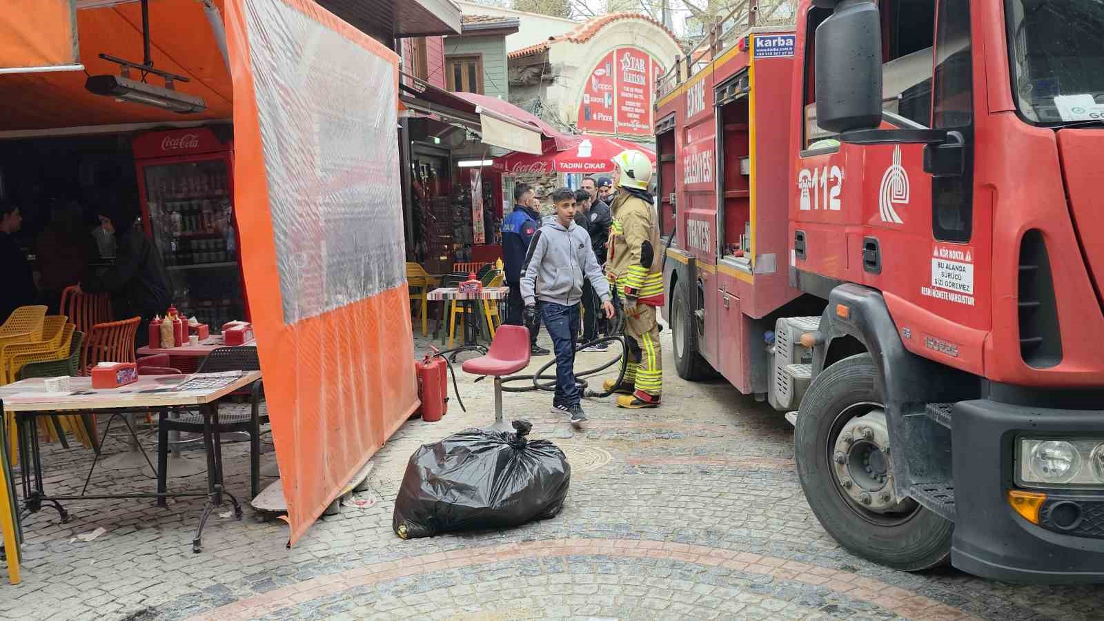 Edirne’de ahşap binada korkutan baca yangını
