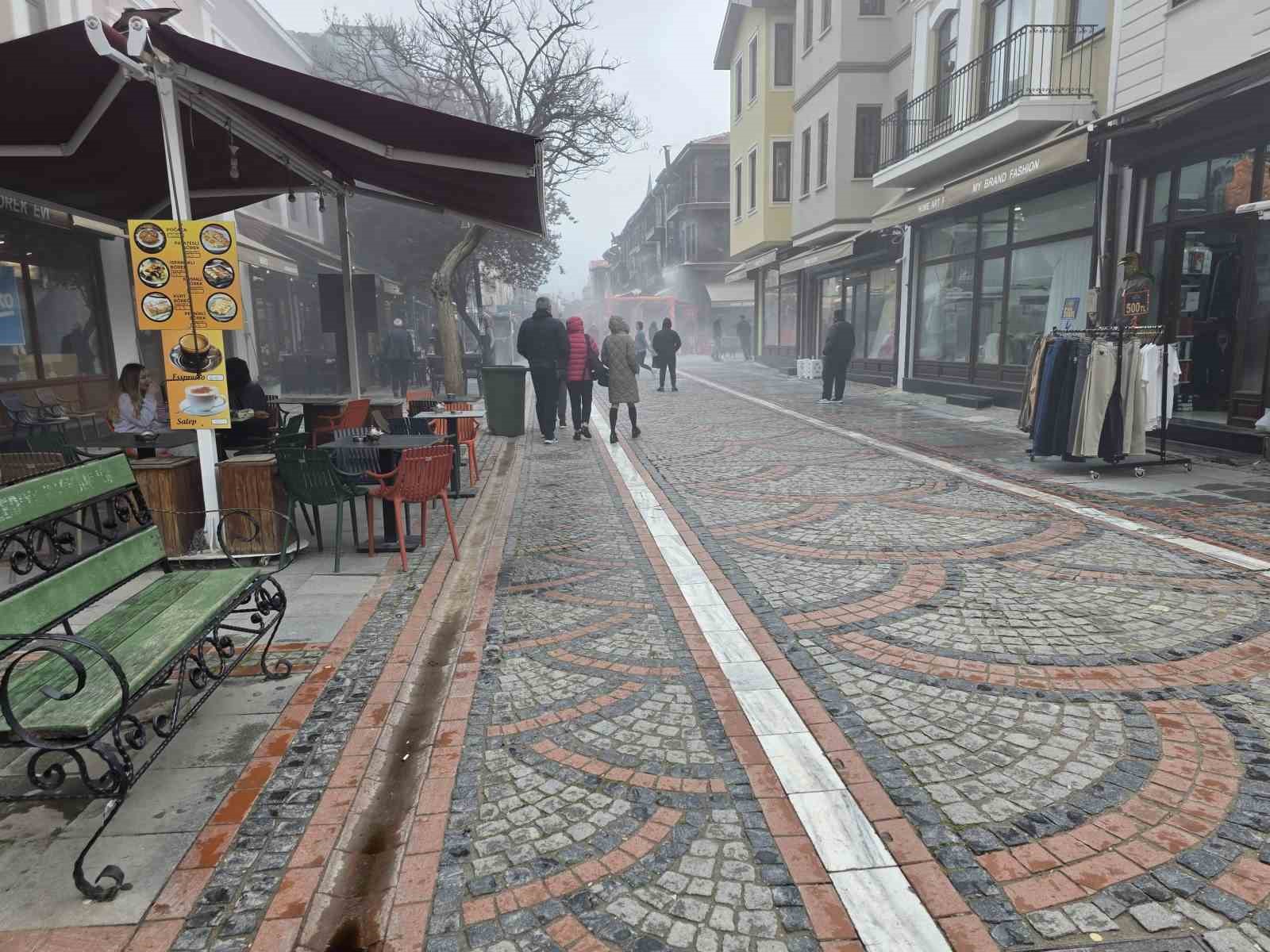 Edirne’de ahşap binada korkutan baca yangını
