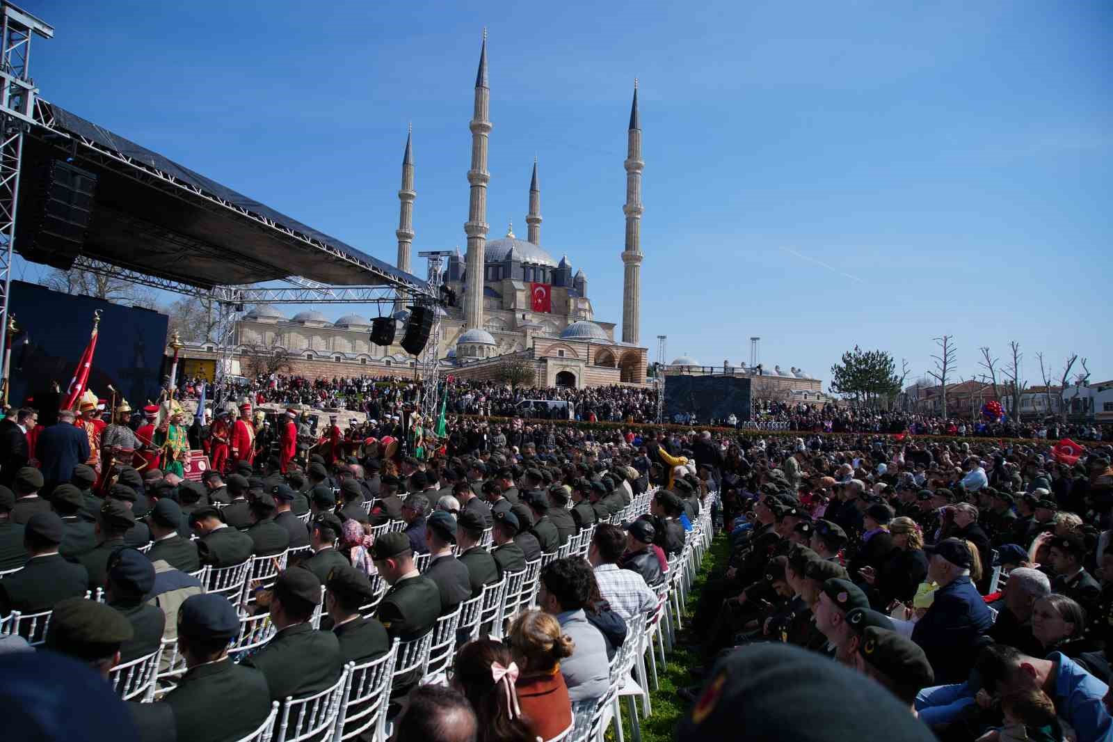 Edirne’de Balkan şehitleri için F-16 ve Atak’tan saygı uçuşu
