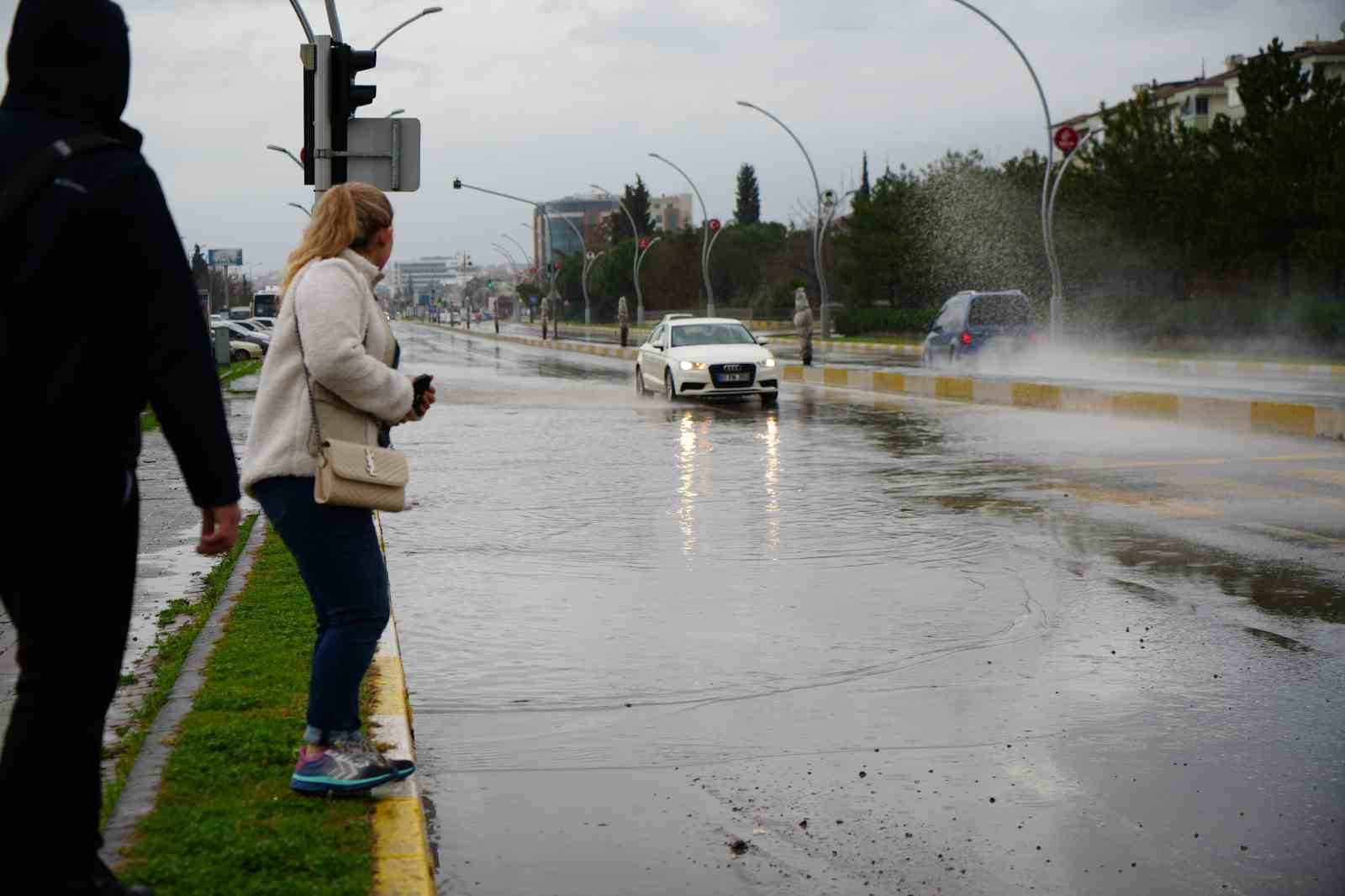 Edirne’de cadde ve sokaklar göle döndü
