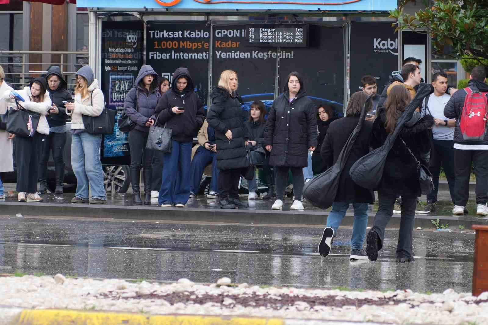 Edirne’de cadde ve sokaklar göle döndü
