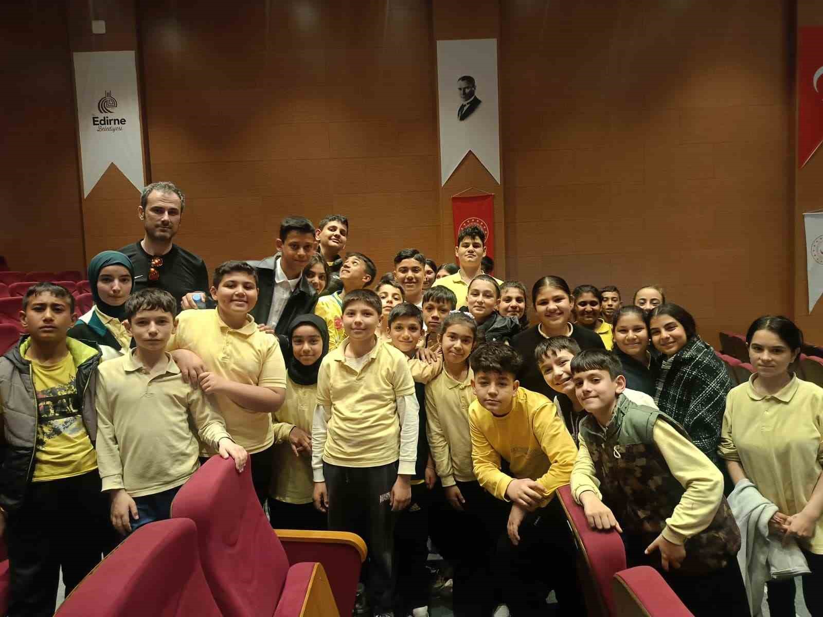 Edirne’de çocuklara doğa sevgisi sahne üzerinden aktarıldı
