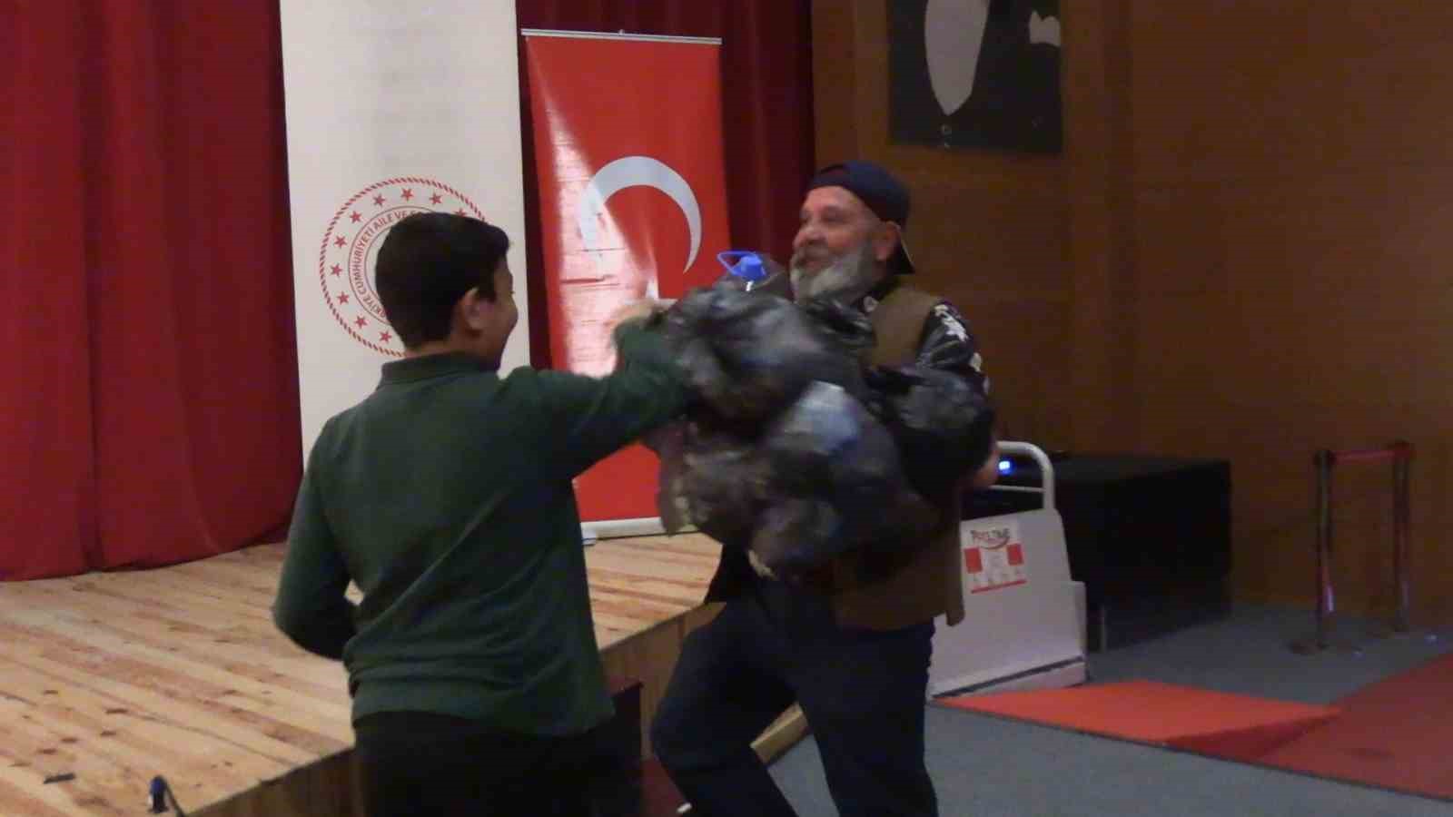 Edirne’de çocuklara doğa sevgisi sahne üzerinden aktarıldı
