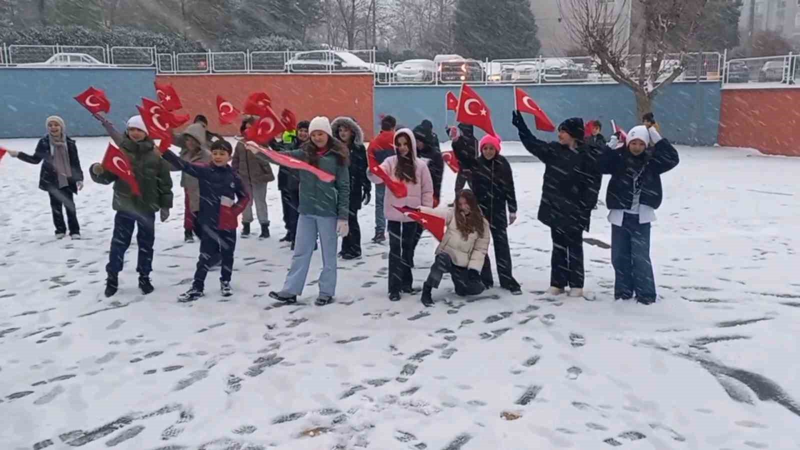 Edirne’de çocukların kar sevinci
