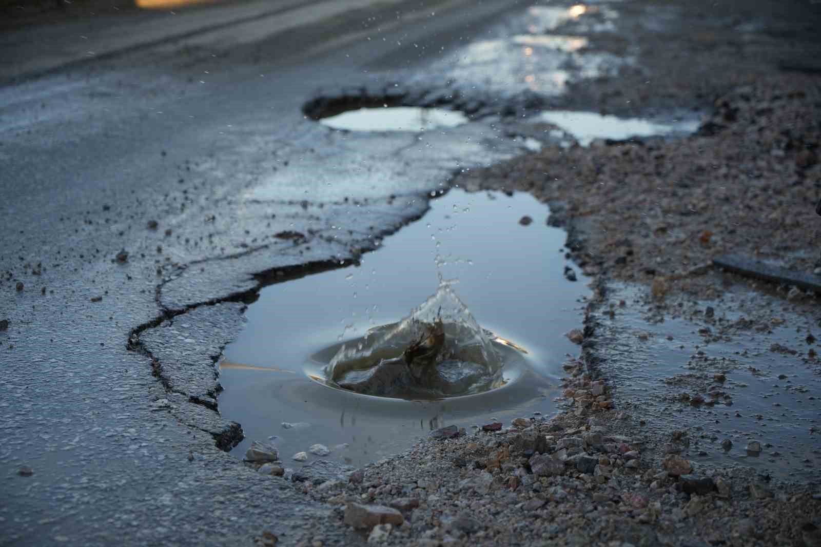 Edirne’de çukur isyanı: "Yollar yapılmazsa canımızdan olacağız"

