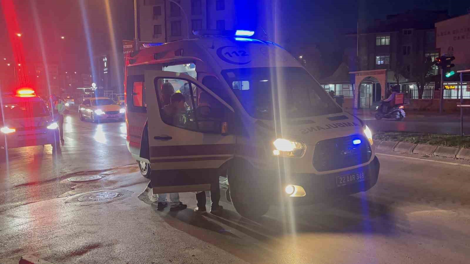 Edirne’de devrilen motosikletteki genç kız yaralandı
