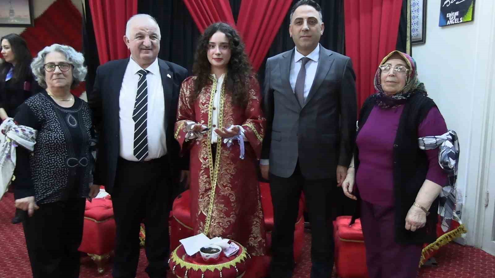 Edirne’de evlilik kredisinden faydalanan çiftler için temsili kına gecesi
