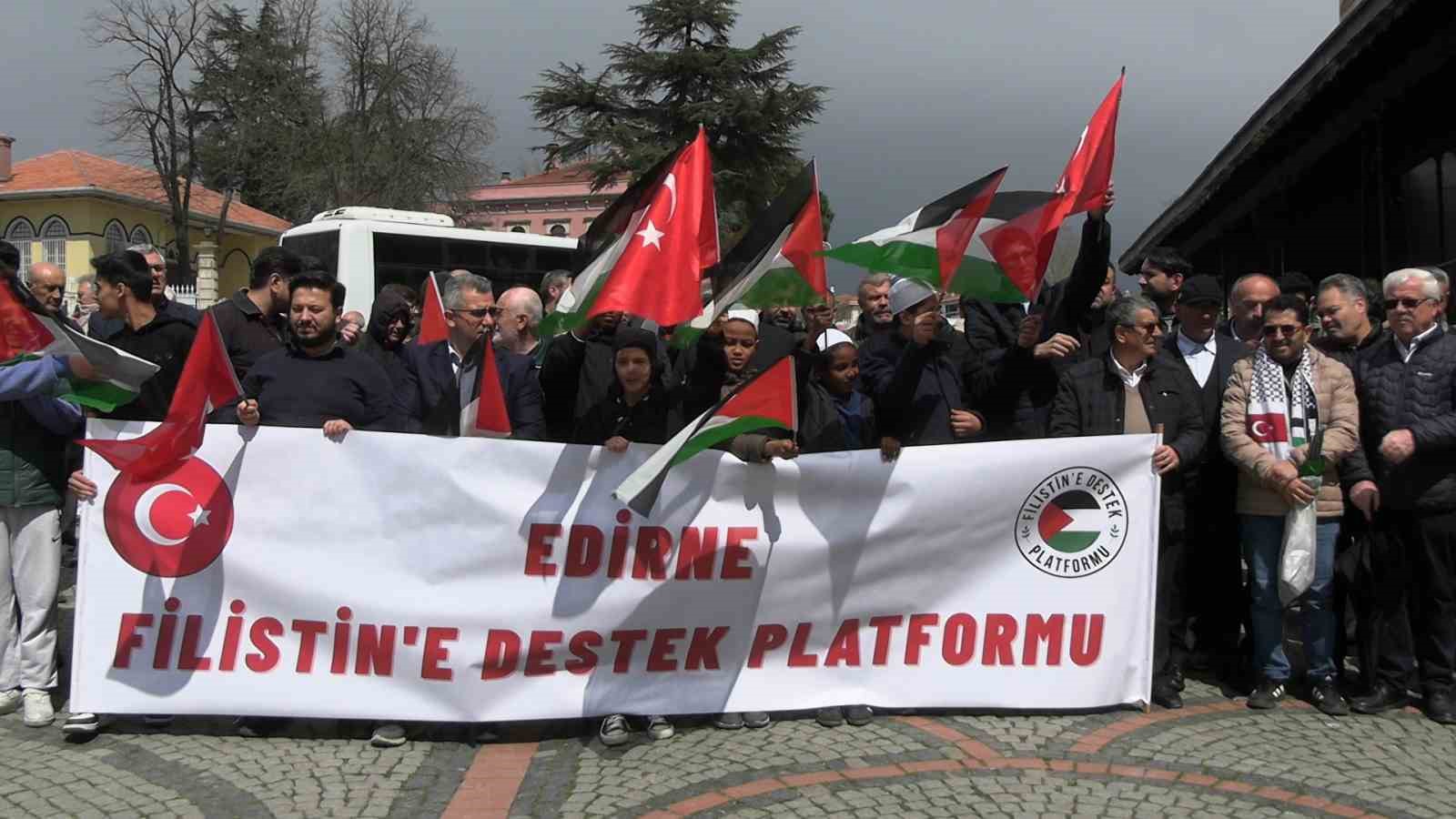 Edirne’de Filistin’e destek gösterisi
Edirne’de Filistin’e destek gösterisi