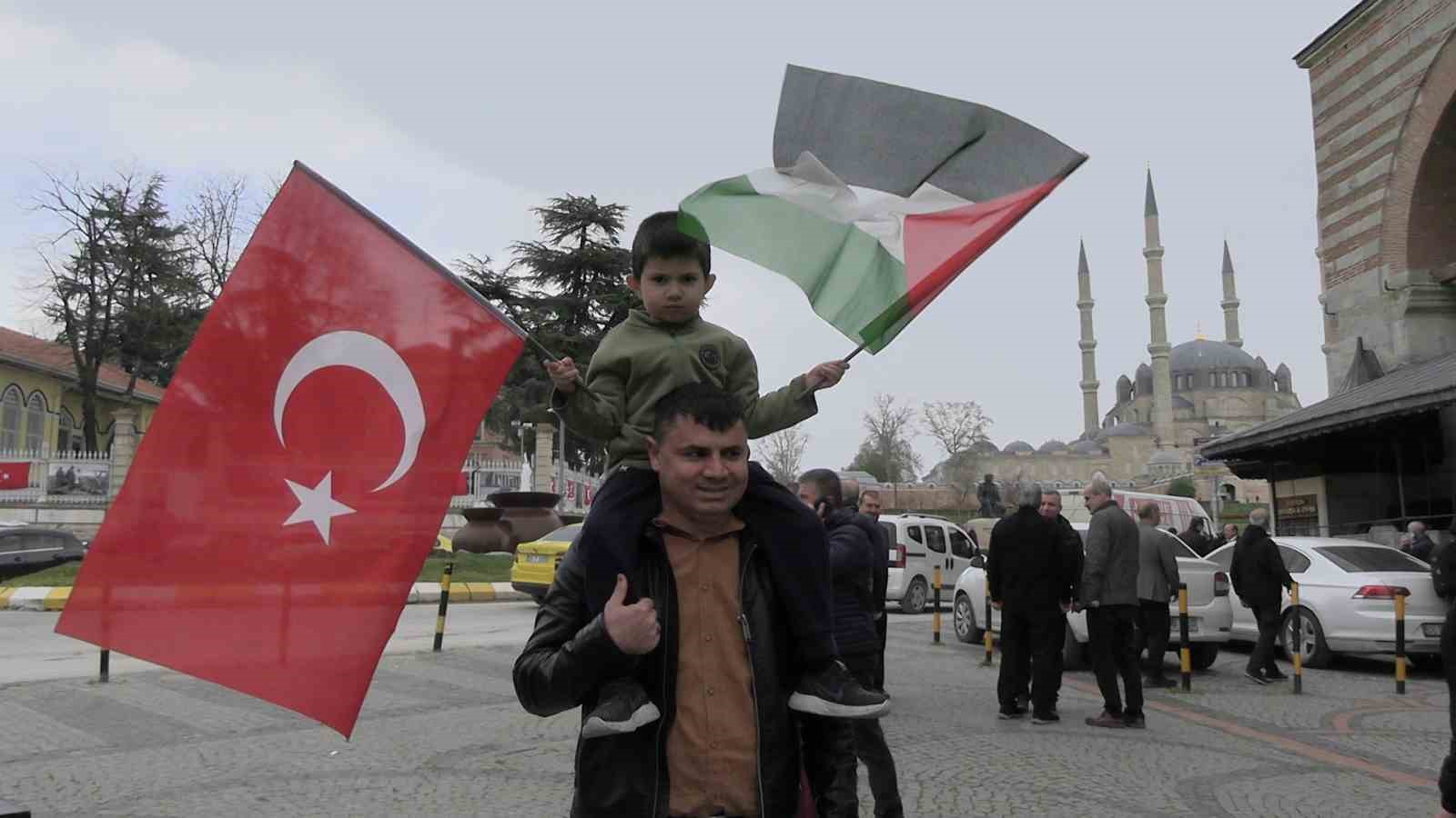 Edirne’de Filistin’e destek gösterisi
Edirne’de Filistin’e destek gösterisi
