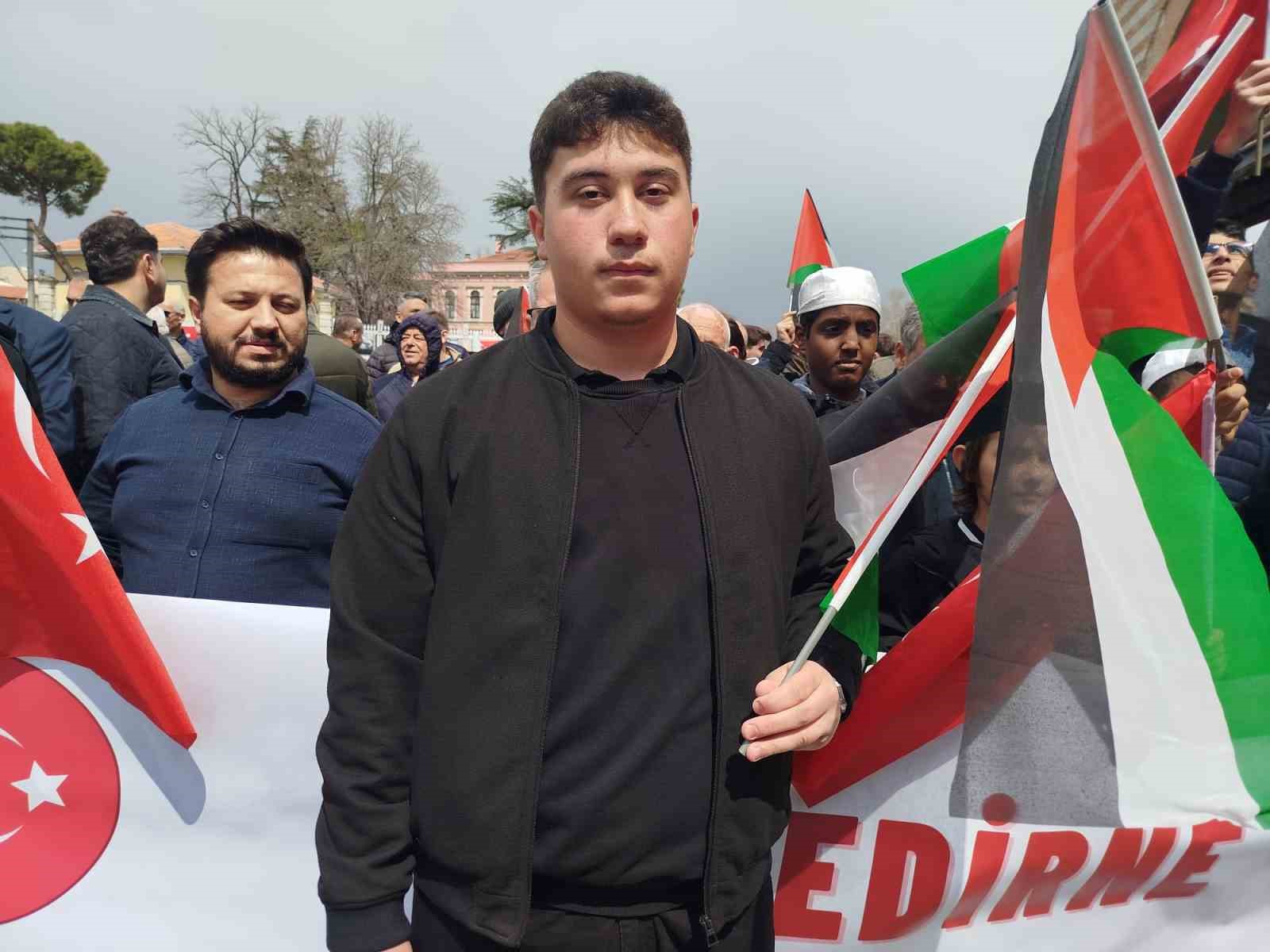 Edirne’de Filistin’e destek gösterisi
Edirne’de Filistin’e destek gösterisi