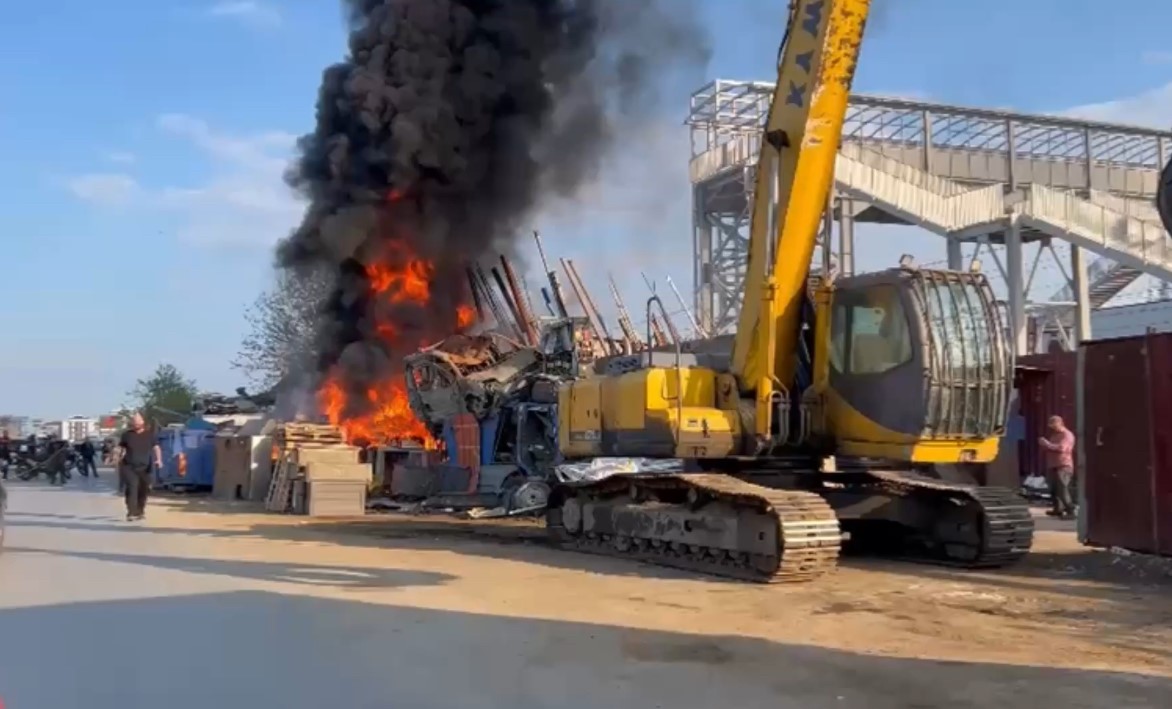 Edirne’de hurdacılar sitesinde çıkan yangın korkuttu
