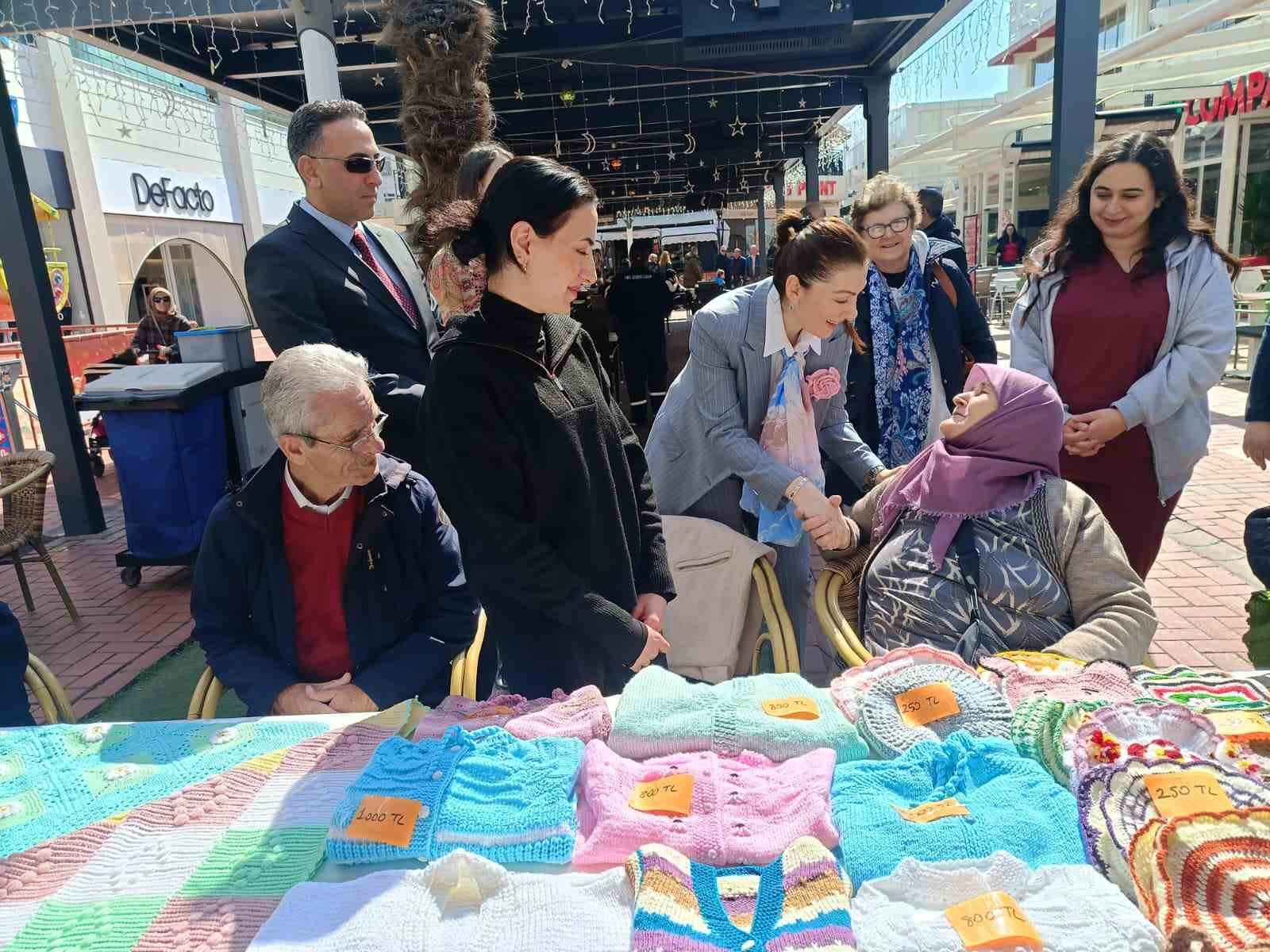 Edirne’de huzurevi sakinlerinden el emeği göz nuru sergi
