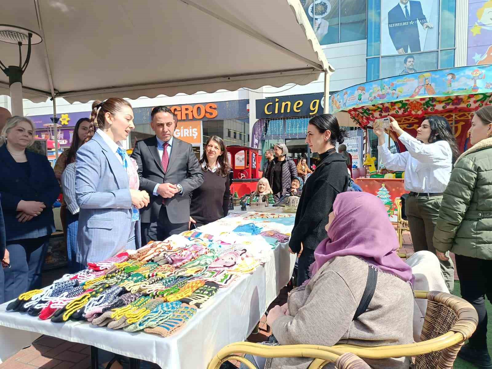 Edirne’de huzurevi sakinlerinden el emeği göz nuru sergi
