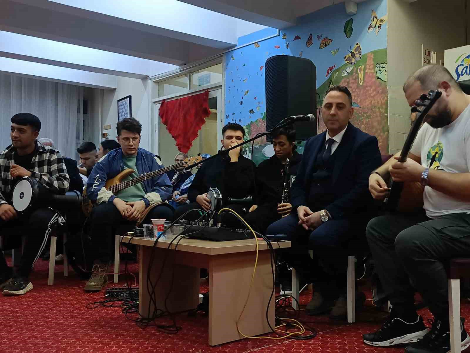 Edirne’de huzurevinde sıra gecesi: Gönüller bir oldu, yüzler güldü
