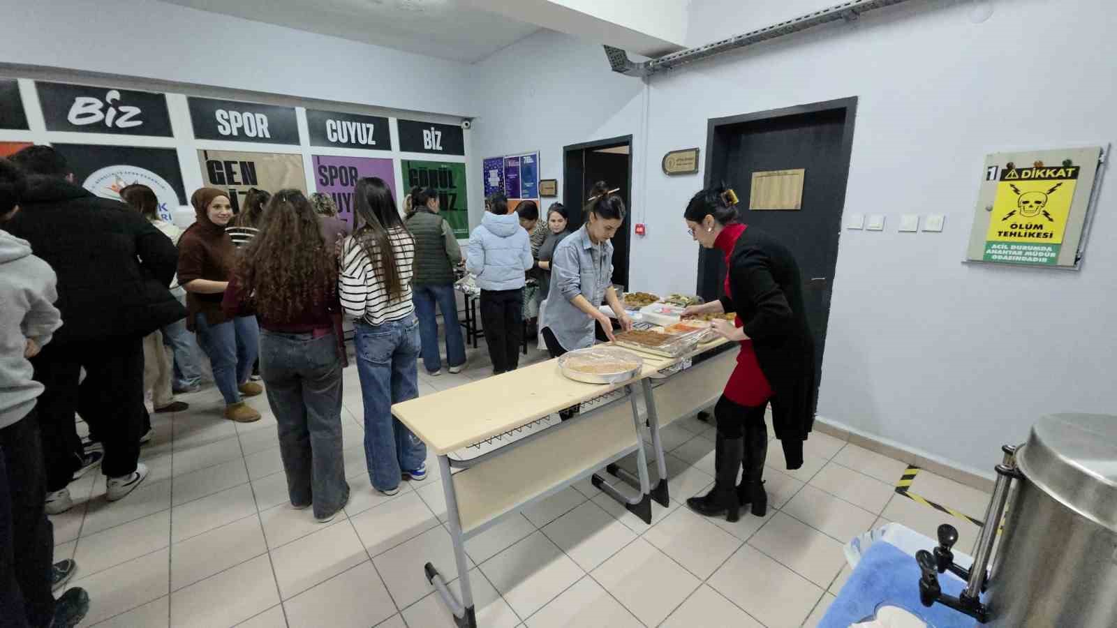 Edirne’de imece usulü iftar: Okul içinde Ramazan bereketi
Edirne’de imece usulü iftar: Okul içinde Ramazan bereketi