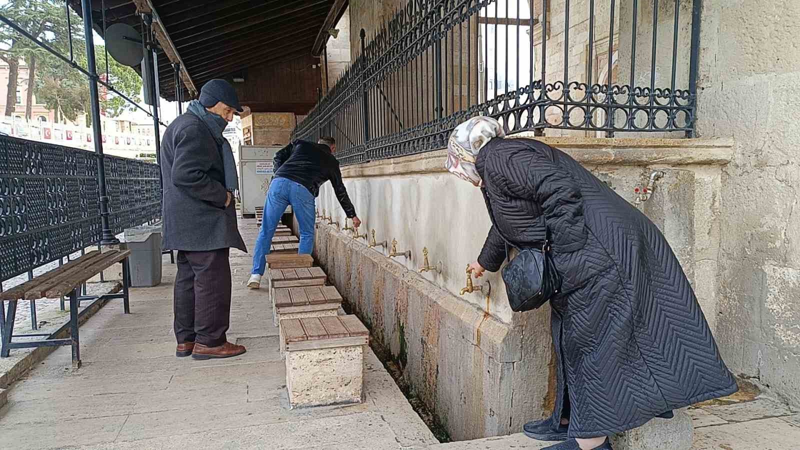 Edirne’de kar gitti, ayaz geldi: Pandemi günlerini aratmayan sessizlik
