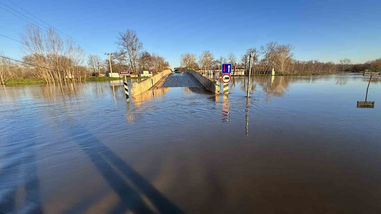 Edirne’de Kırkpınar Er Meydanı su altında kaldı
