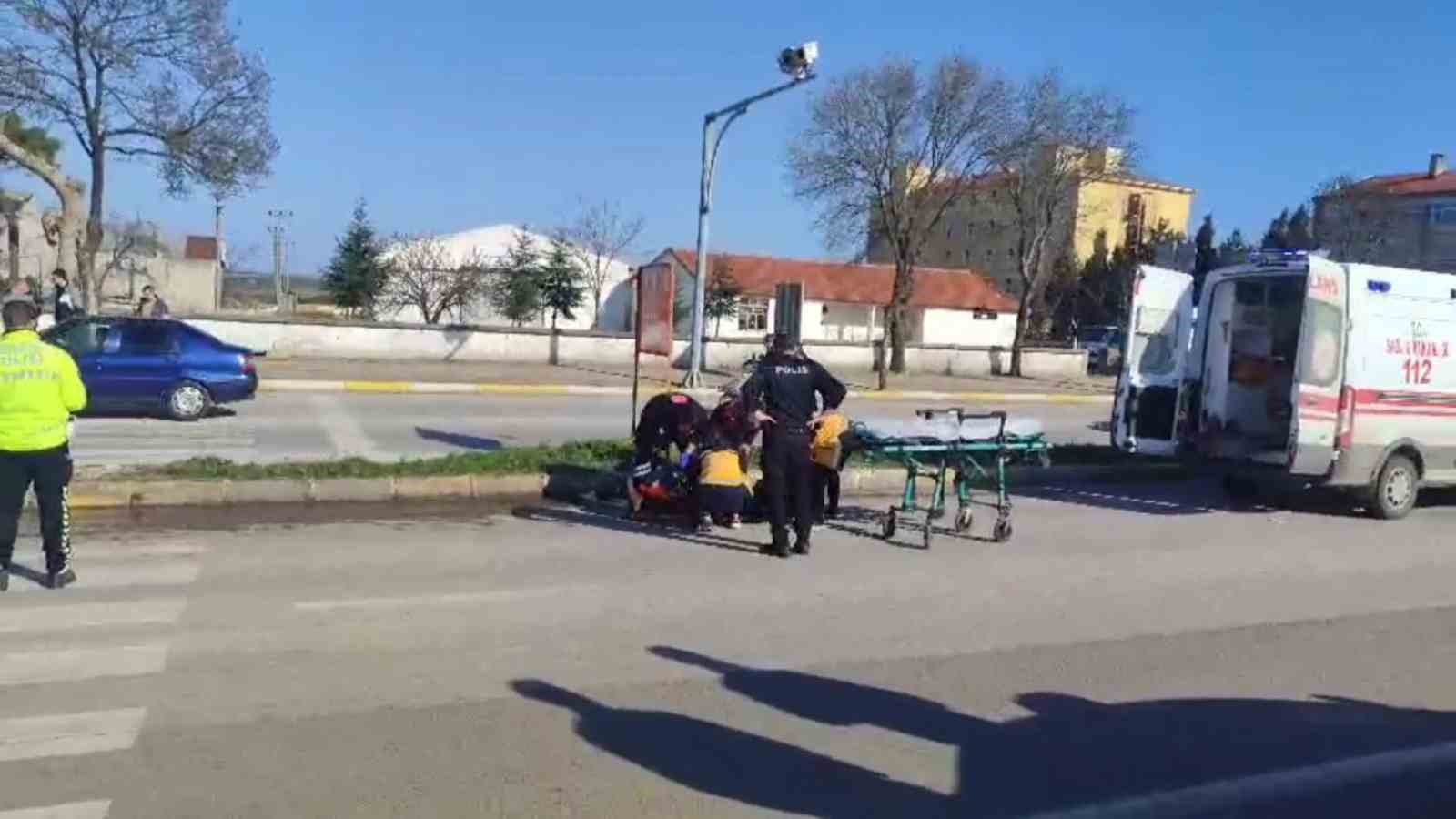 Edirne’de kırmızı ışıkta geçen yayaya araç çarptı
