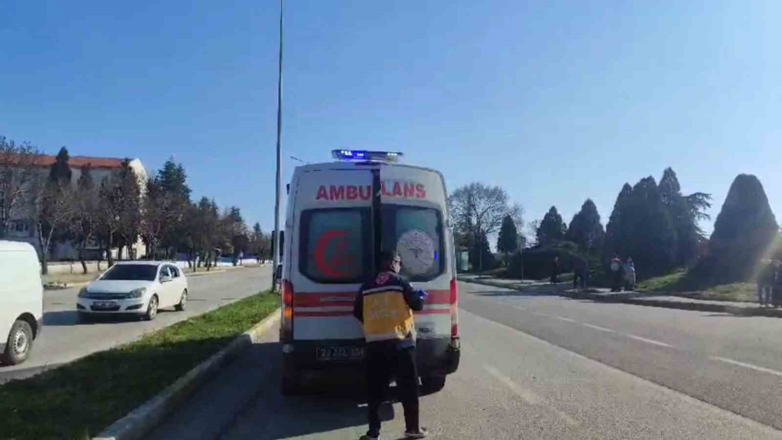 Edirne’de kırmızı ışıkta geçen yayaya araç çarptı
