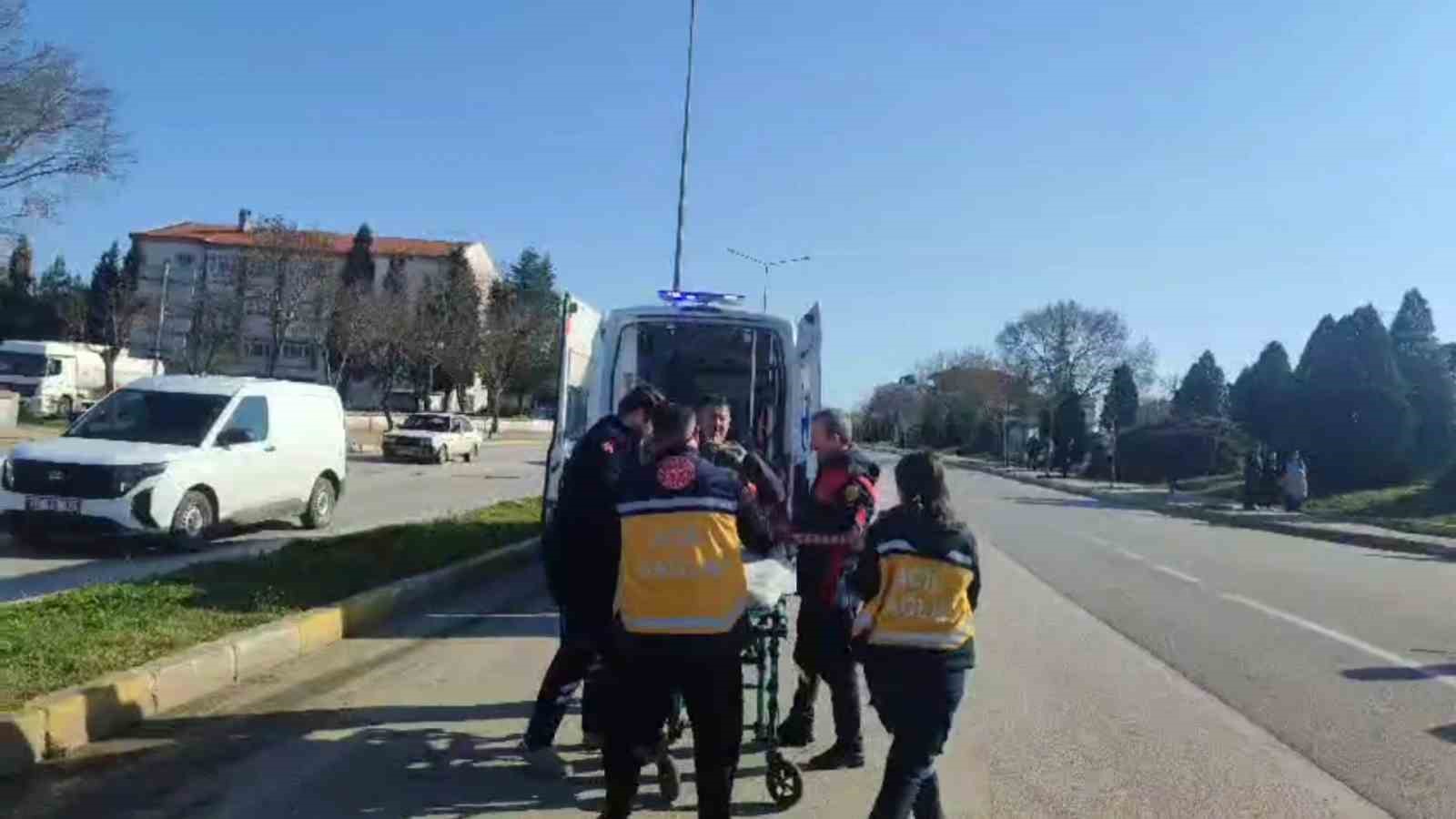 Edirne’de kırmızı ışıkta geçen yayaya araç çarptı
