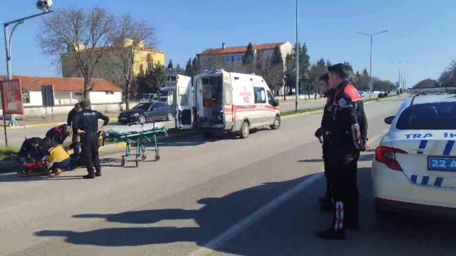 Edirne’de kırmızı ışıkta geçen yayaya araç çarptı
