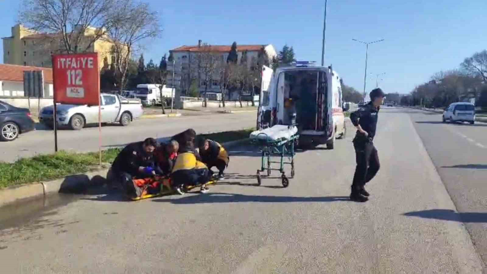 Edirne’de kırmızı ışıkta geçen yayaya araç çarptı
