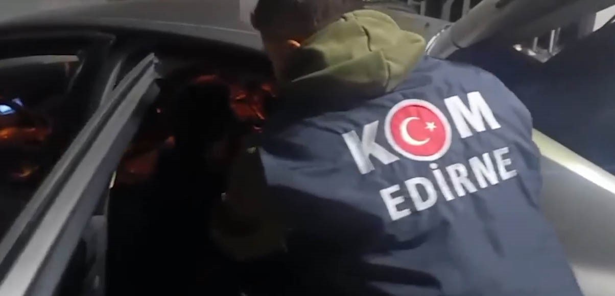 Edirne’de milyonluk kaçak ürünler polis operasyonuyla yakalandı
