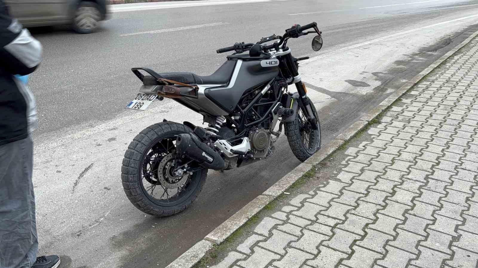 Edirne’de motosikletin yaşlı adama çarpması kamerada
