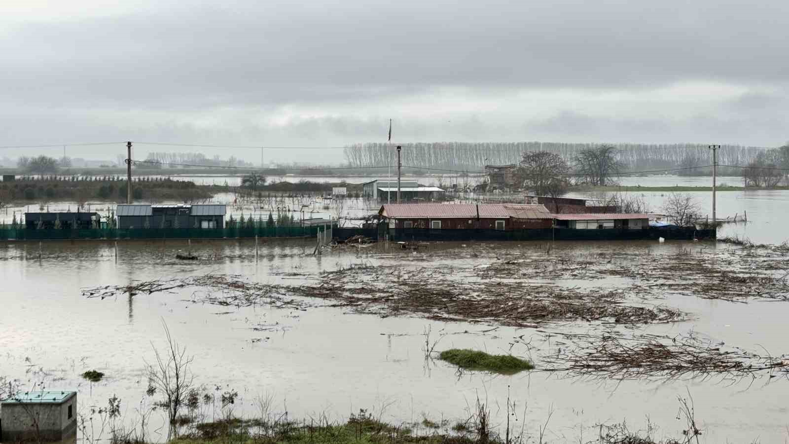 Edirne’de nehir taşkınları sürüyor
