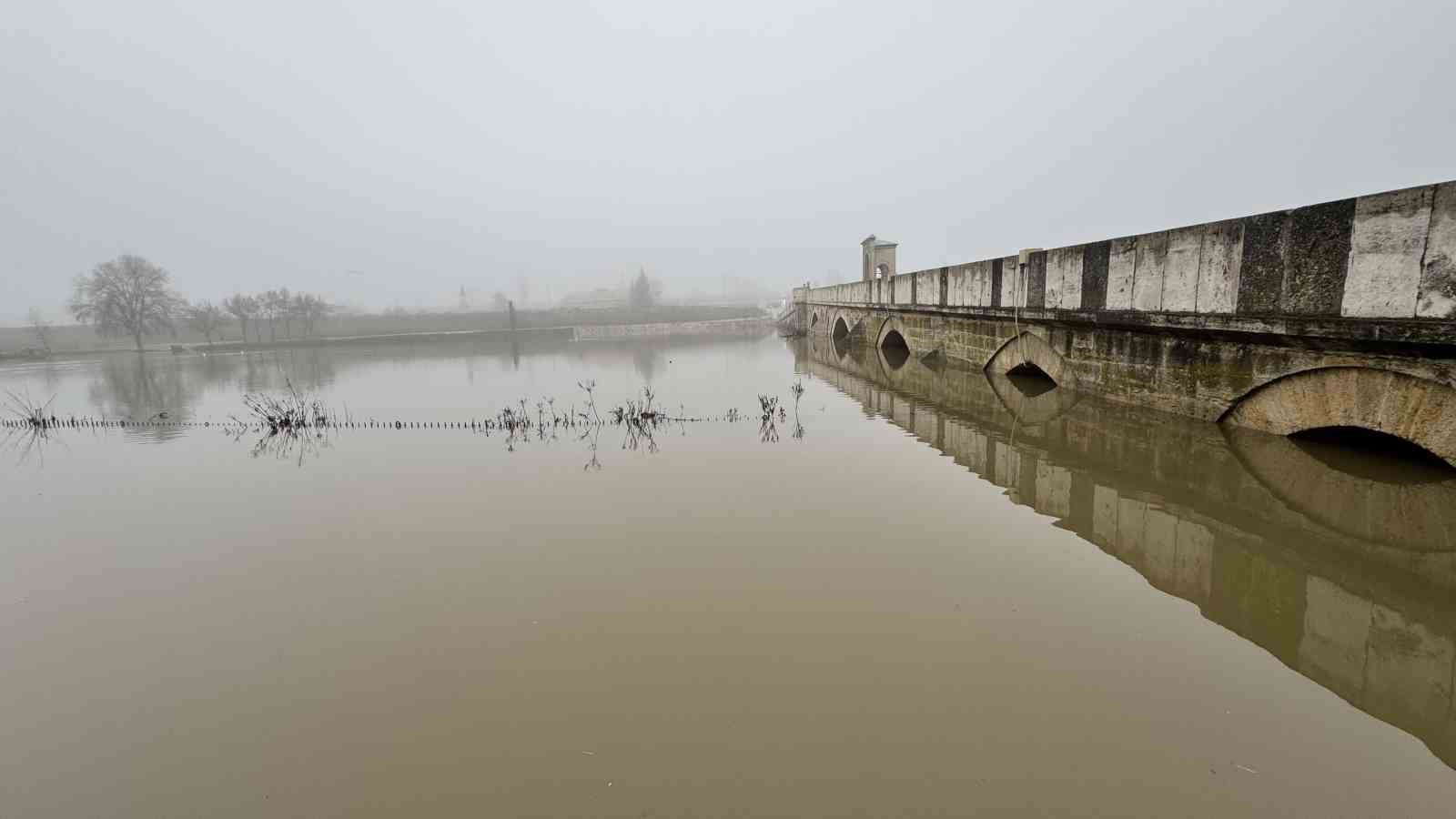 Edirne’de nehir taşkınları sürüyor

