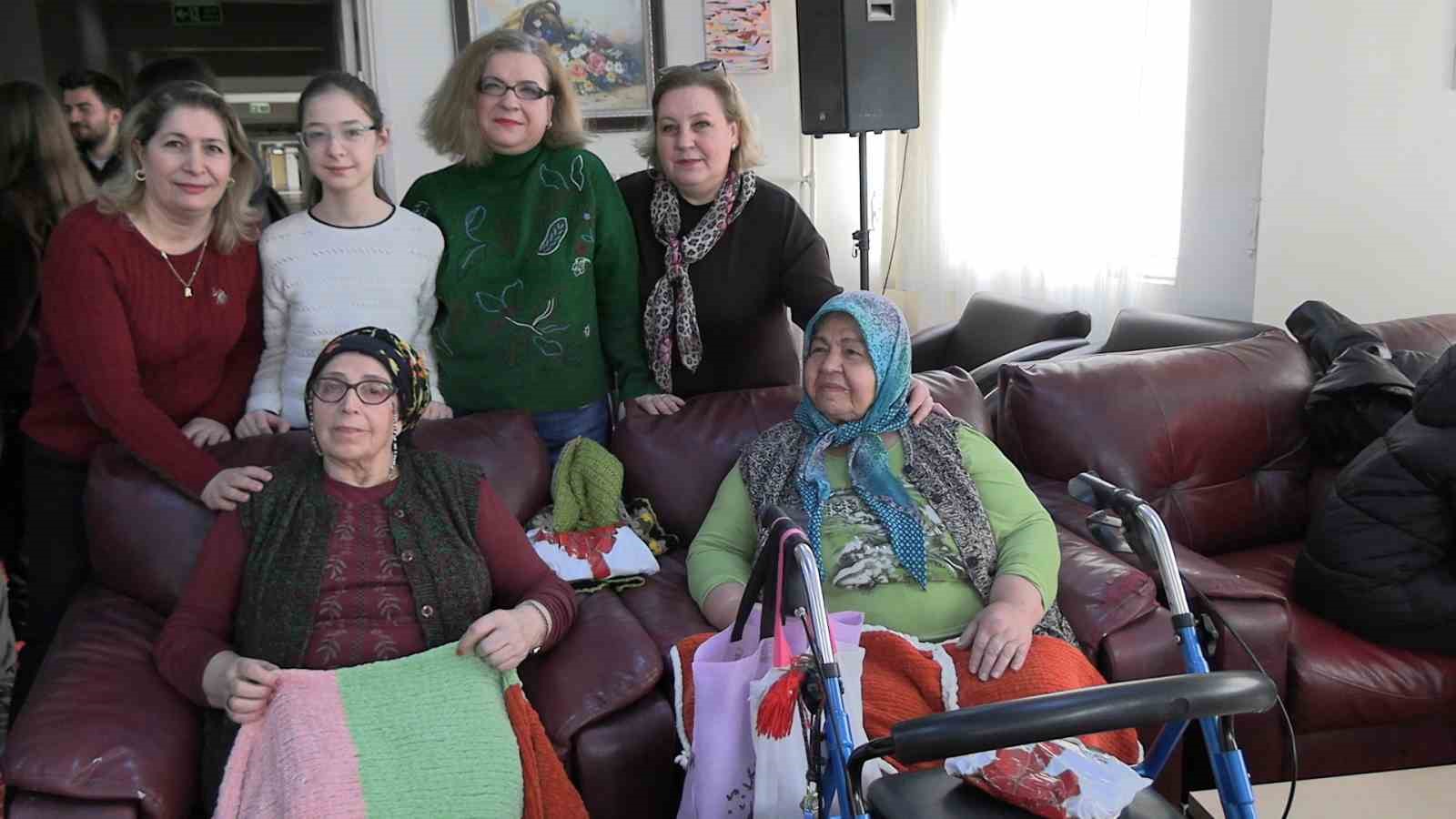 Edirne’de öğrenciler huzurevi sakinlerinin yüreğini ısıttı: Minik ellerden büyük vefa
Edirne’de öğrenciler huzurevi sakinlerinin yüreğini ısıttı: Minik ellerden büyük vefa