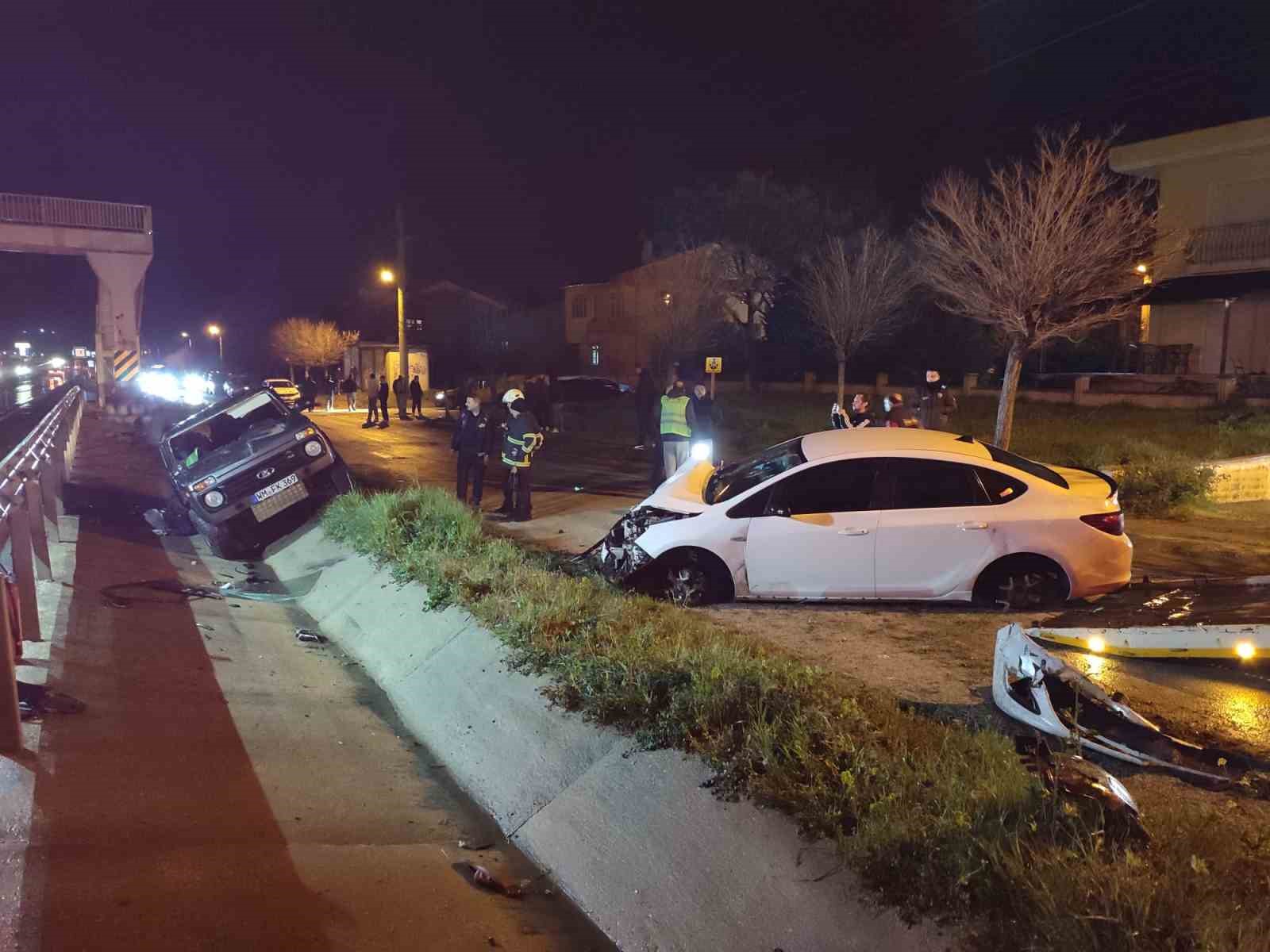 Edirne’de otomobil ile cipin çarpıştığı kazada 3 kişi yaralandı
