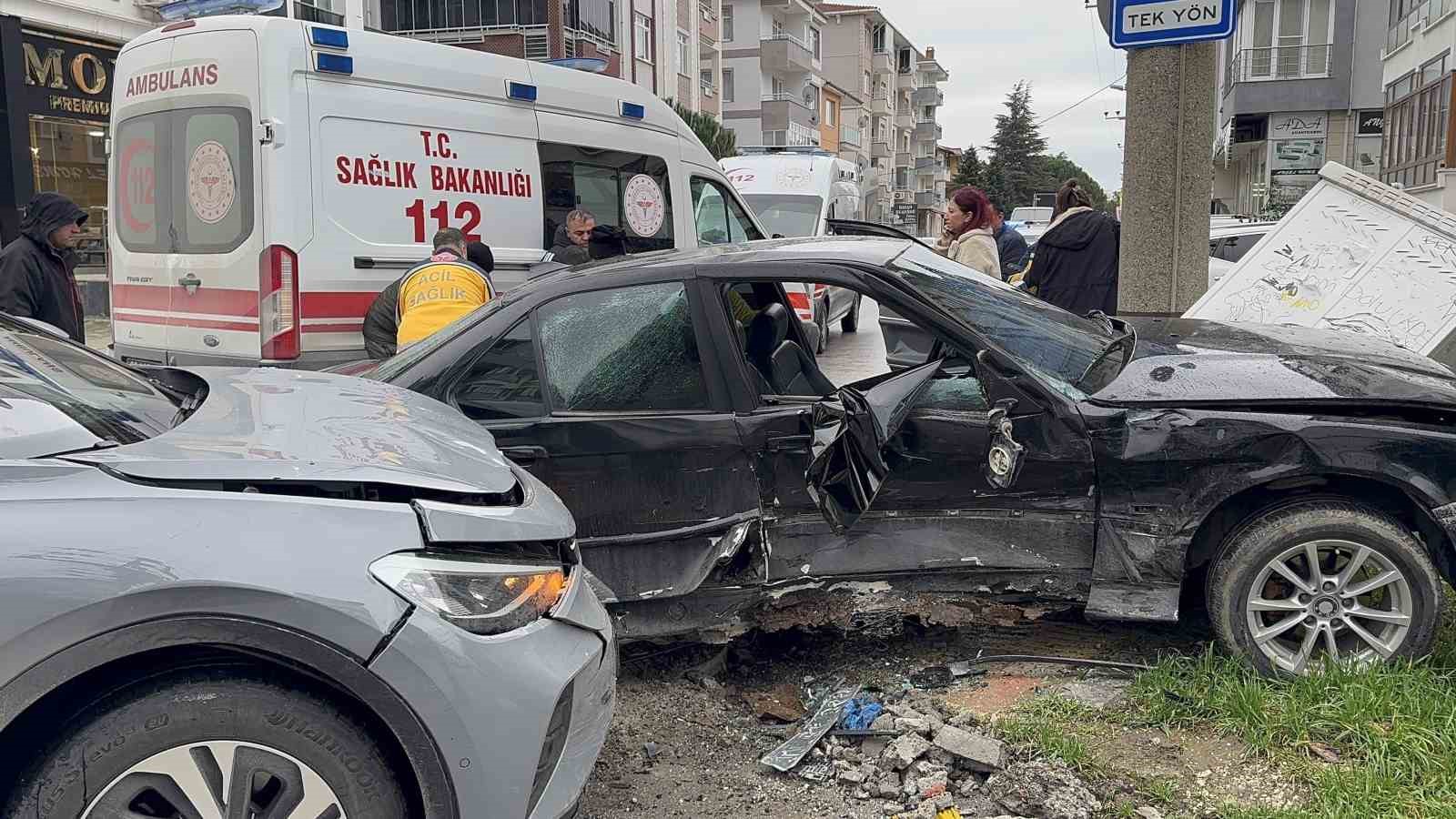 Edirne’de otomobillerin çarpıştığı kaza kamerada
