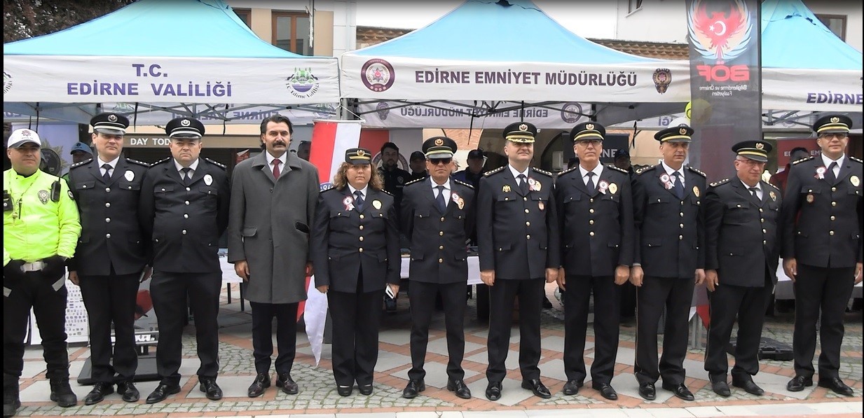 Edirne’de polis teşkilatı nostaljik sergisi ilgi gördü
Edirne’de polis teşkilatı nostaljik sergisi ilgi gördü