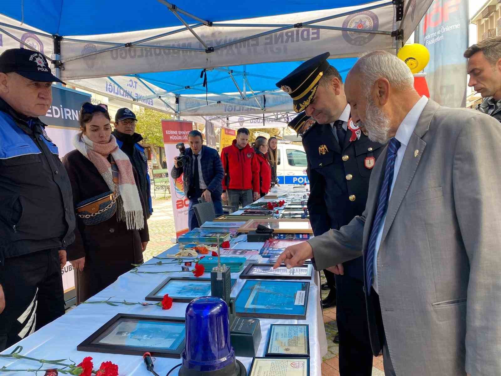 Edirne’de polis teşkilatı nostaljik sergisi ilgi gördü
Edirne’de polis teşkilatı nostaljik sergisi ilgi gördü